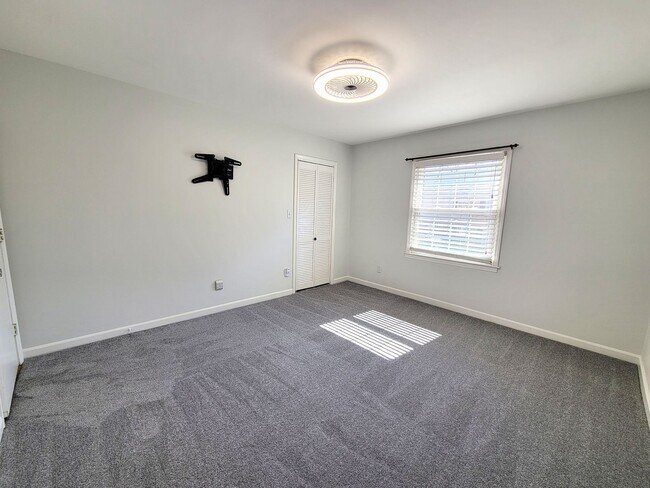 Building Photo - 2-Bedroom in the perfect location! ***First month free with a 13-month lease.***