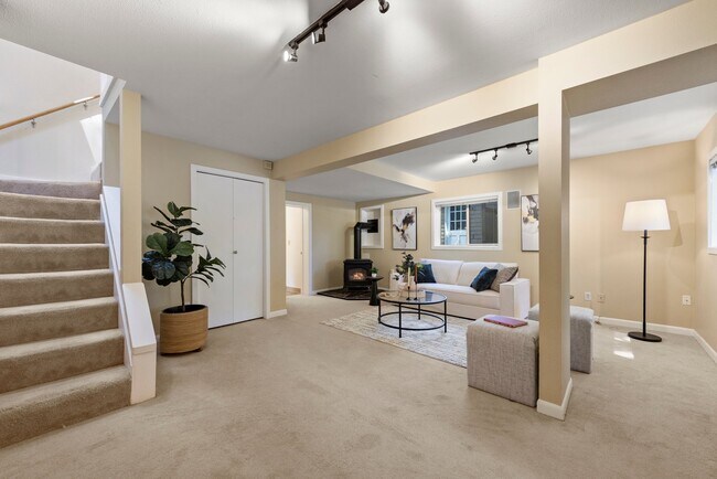 Building Photo - 510 N 138th St