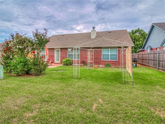 Building Photo - 5713 SE 85th St