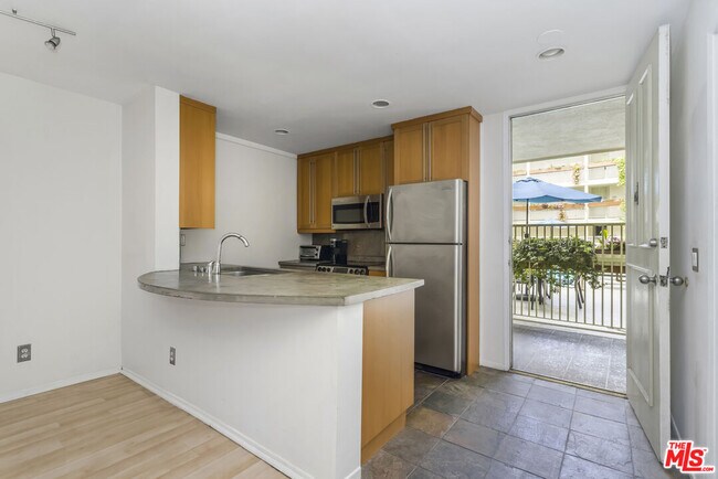 Building Photo - 1230 N Sweetzer Ave