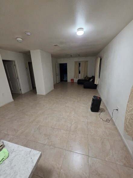 Living room - 770 E 12th St