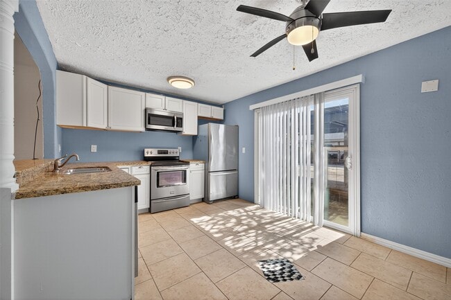 Building Photo - 1701 Upland Dr