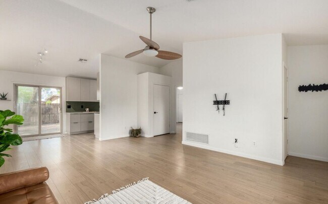 Building Photo - 4781 E Joslyn Heights Pl