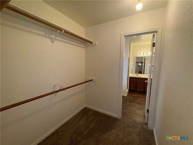 Building Photo - 1801 Thomas Ct