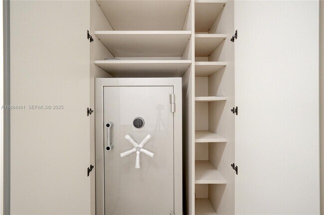 Building Photo - 18501 Collins Ave