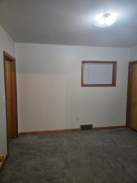 Building Photo - 489 Plymouth Ave