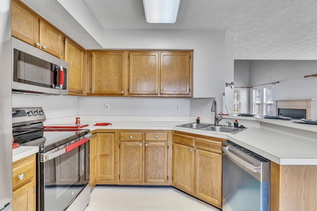 Building Photo - 13920 Lord Fairfax Pl