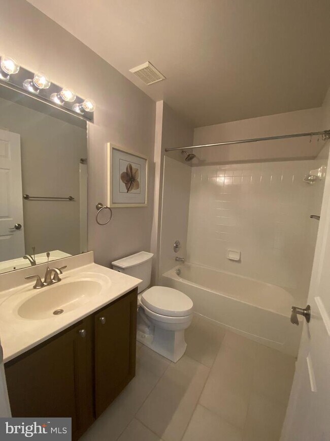 Building Photo - 12502 Royal Crown Dr