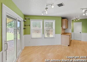 Building Photo - 3223 Crested Creek Dr