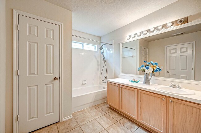Building Photo - 10607 Sugar Trace Dr