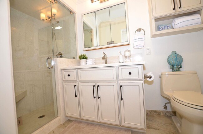 Building Photo - 3 Bedroom 2 bath Vacation Rental.