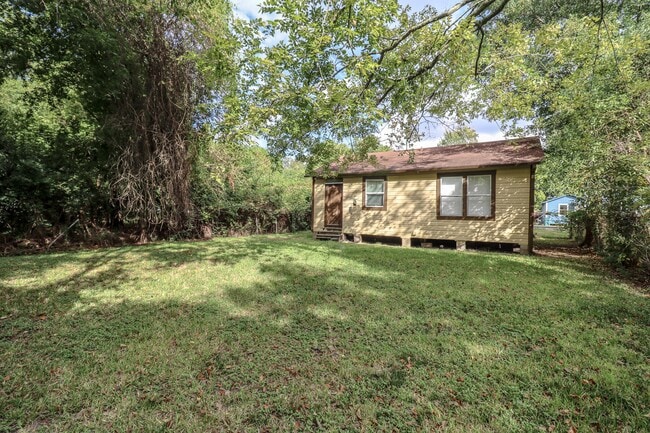 Building Photo - 3051 W Crockett St