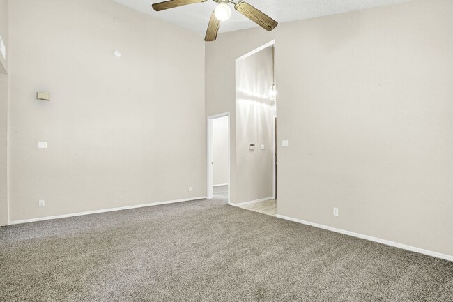 Building Photo - Eastside 2 Bedroom 2 Bath
