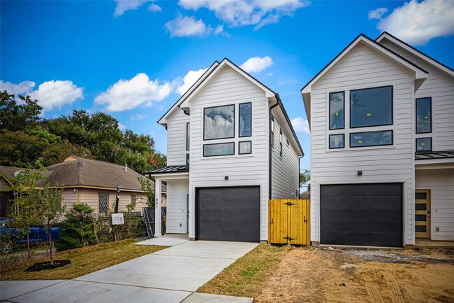 Building Photo - 441 Hahlo St