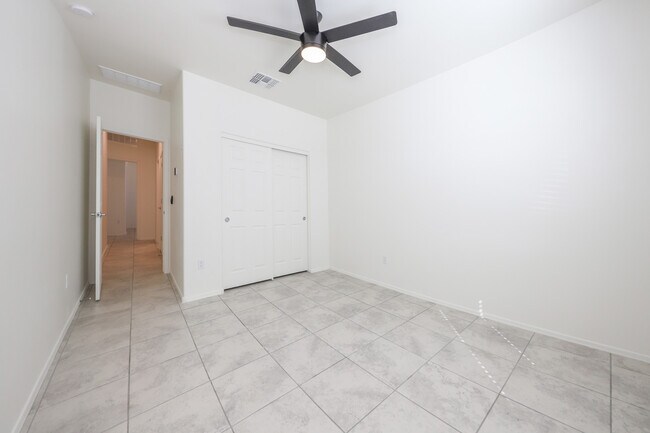 Building Photo - 4466 S Sunrise Bluff Way