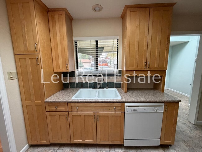 Building Photo - 108 Montrose Ct