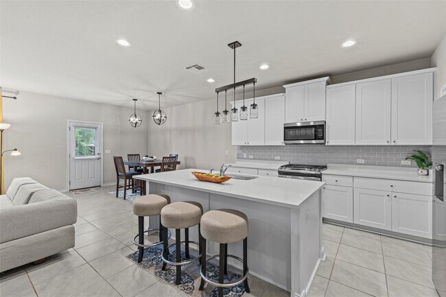 Building Photo - 11804 Saddle Rock Dr