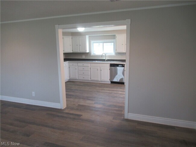 Building Photo - 9295 Dorothy Dr