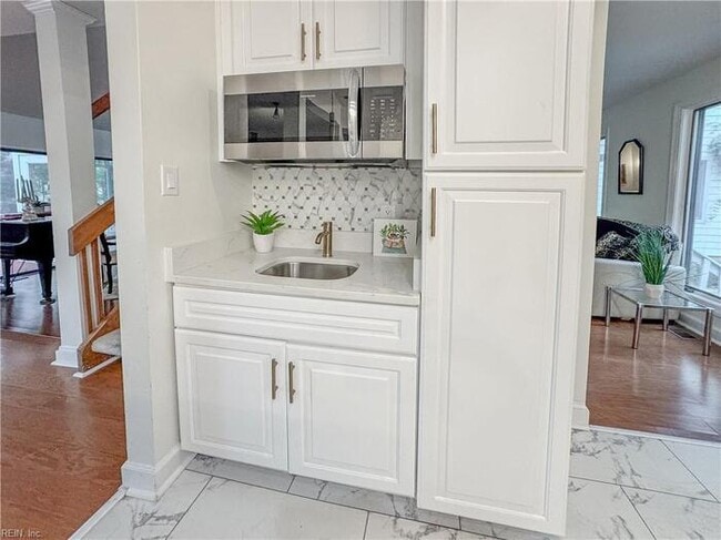 Building Photo - WATERFRONT 5 BEDROOM/4 BATH IN VIRGINIA BEACH! READY FOR RENT!!