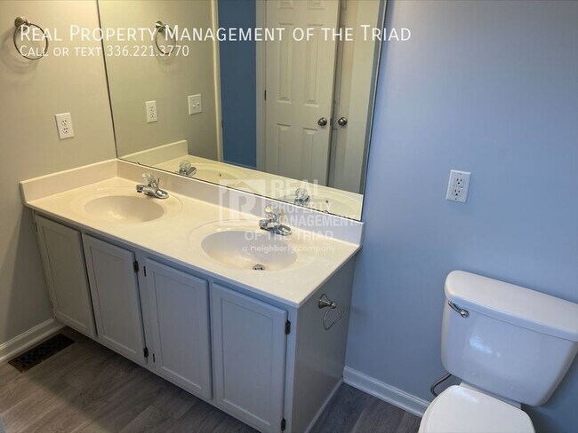 Building Photo - 4600 Prestbury Dr