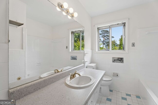 Building Photo - 3543 Cloudland Dr