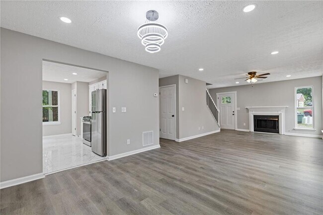 Building Photo - 1111 Pin Oak Dr