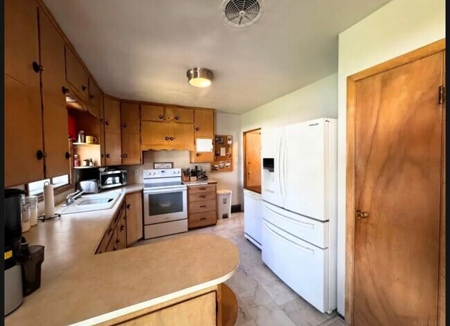 Building Photo - 812 W 4th St