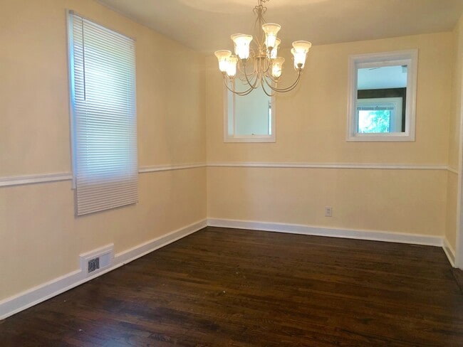 Building Photo - Charming 3 Bedroom/2 Bathroom Duplex in West Hills, MD!