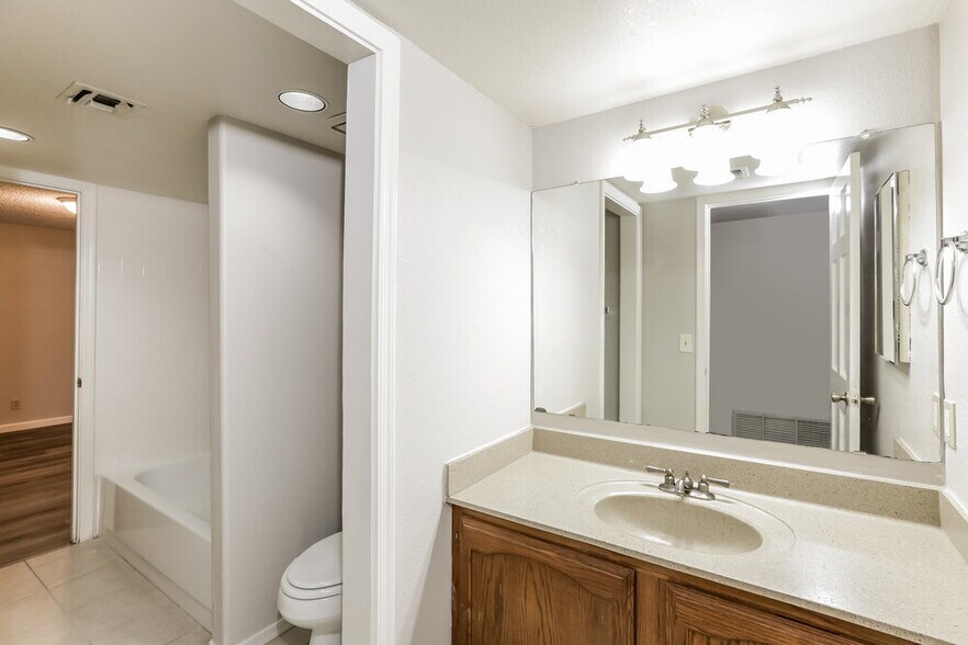 Building Photo - 16810 S 29th Pl