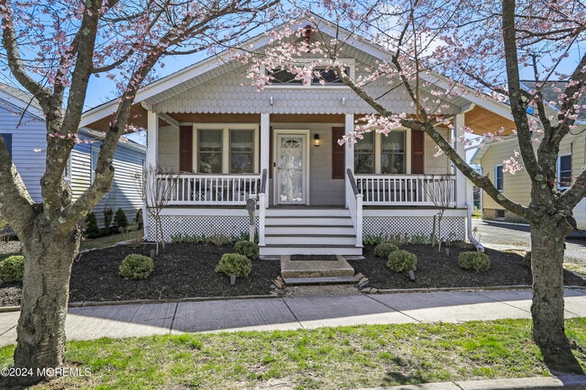 Primary Photo - 409 13th Ave