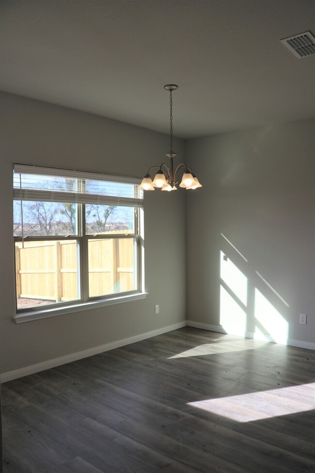 Building Photo - 612 Parkfield Ln