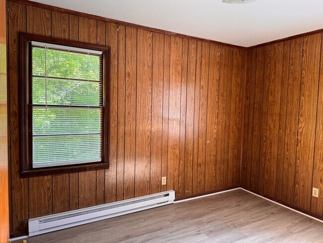 Building Photo - 3 bed, 1 bath brick home located in Troy