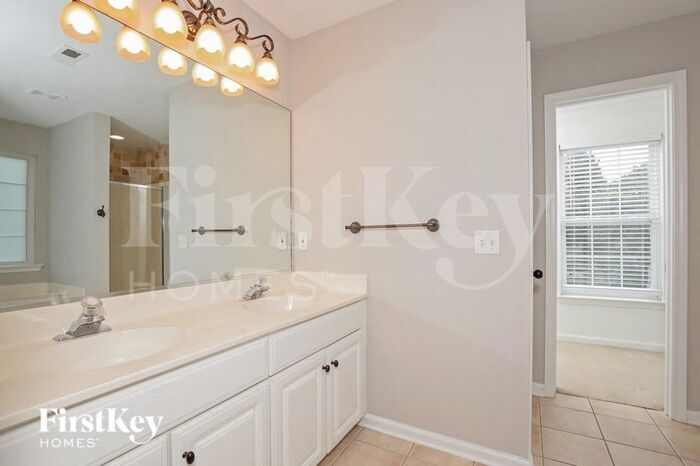 Building Photo - 3900 Gisbourne Dr