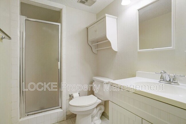 Building Photo - 4920 Byers Ave