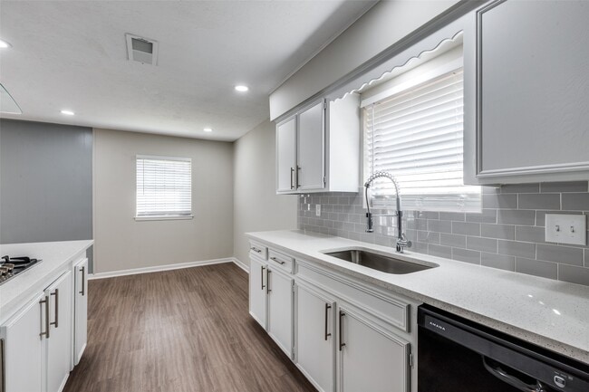 Building Photo - 5426 Fairgreen Ln