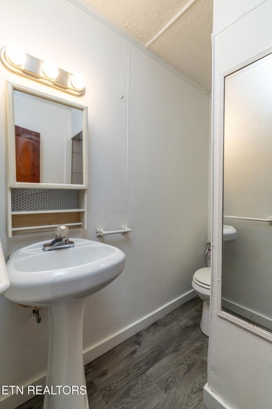 Building Photo - 5501 Lake Shore Dr