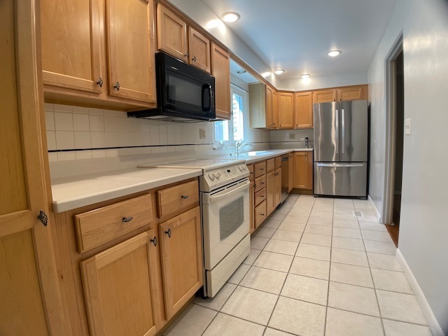 Building Photo - Duplex in North Peoria