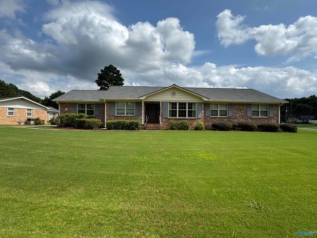 Building Photo - 816 Mira Vista Dr SE