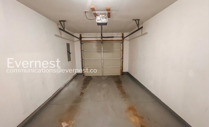 Building Photo - 183 Cloverbrook Dr