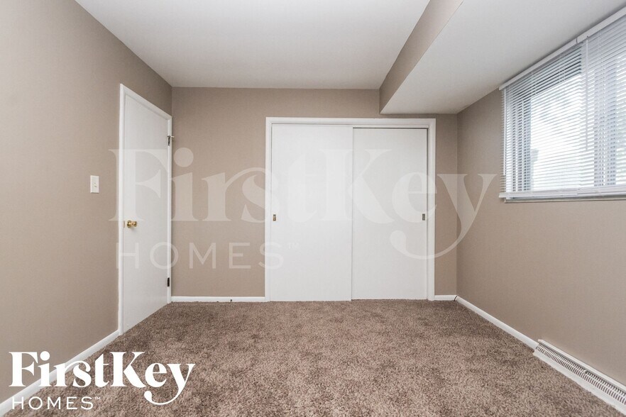 Building Photo - 376 Ticen St