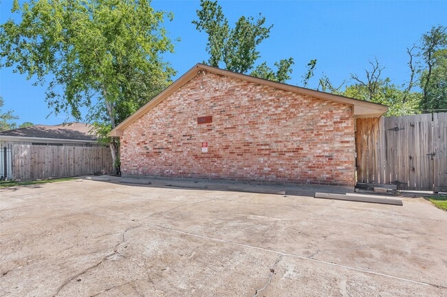 Building Photo - 4006 Blalock Rd