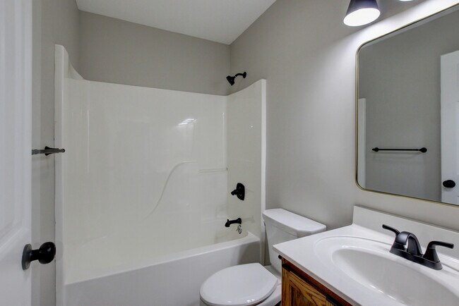 Building Photo - 51 Winding Oaks