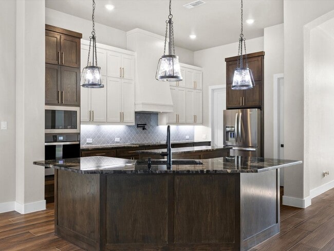 Building Photo - FOR RENT