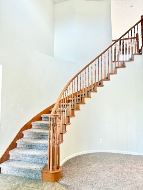 Building Photo - 15 Los Miradores Dr NE