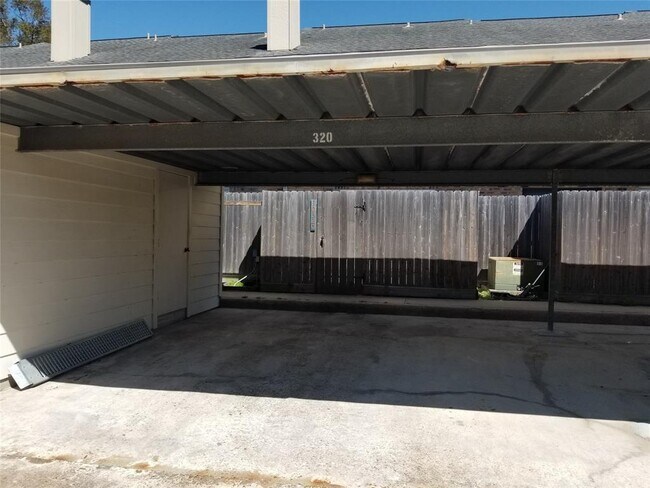 Building Photo - 10320 Longmont Dr