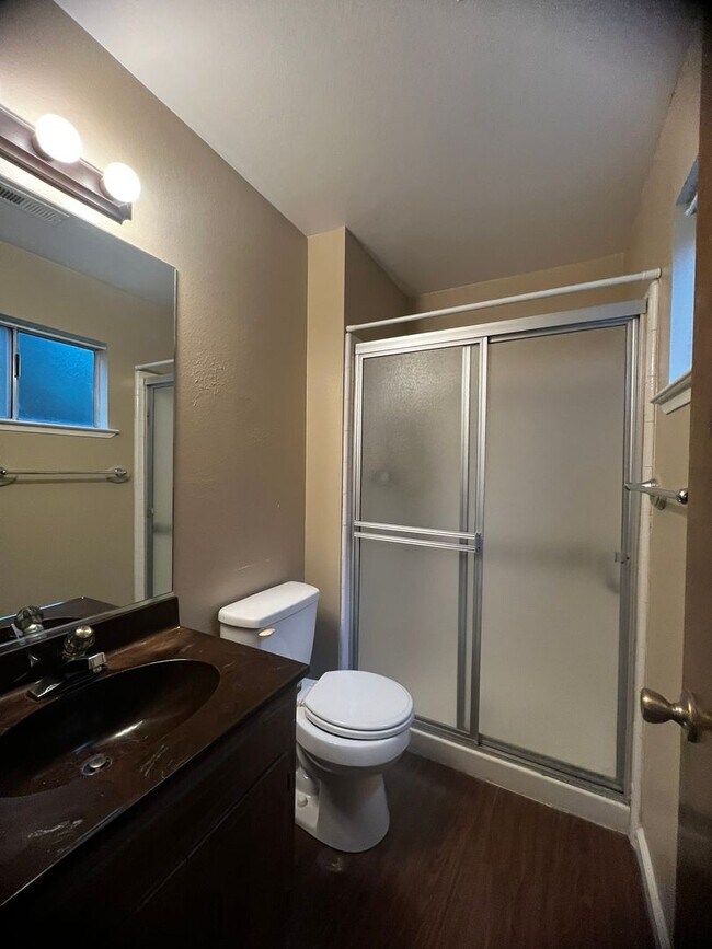 Building Photo - 1116 N Gem St