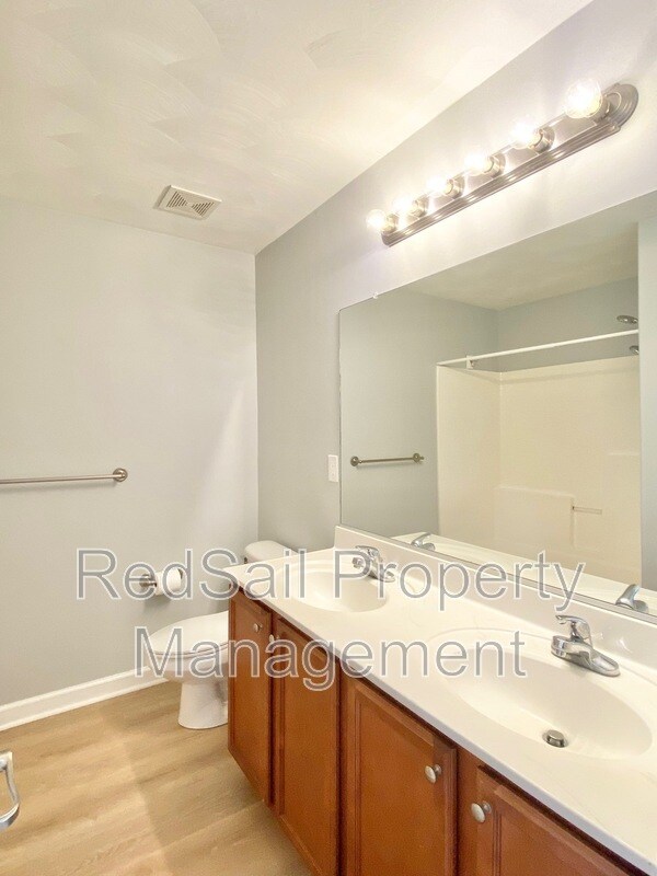 Building Photo - 9 Rockingham Dr