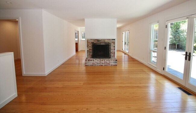 Building Photo - 49 Cushing Ave