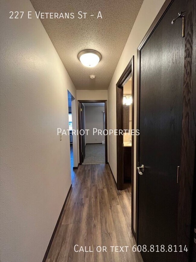 Building Photo - 2 bedroom/ 1 bath apartment in Tomah, WI