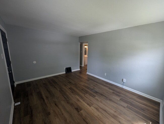 Building Photo - Cutest Corner Lot - Section 8 Friendly